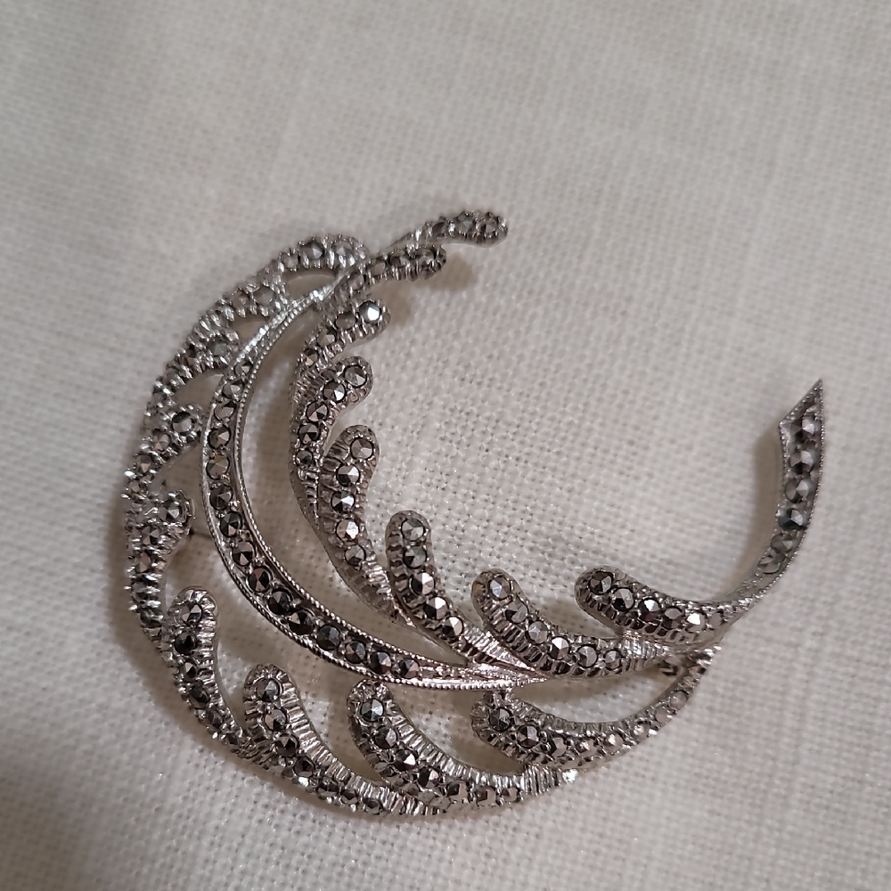 Brooch Vintage Marcadite Feather